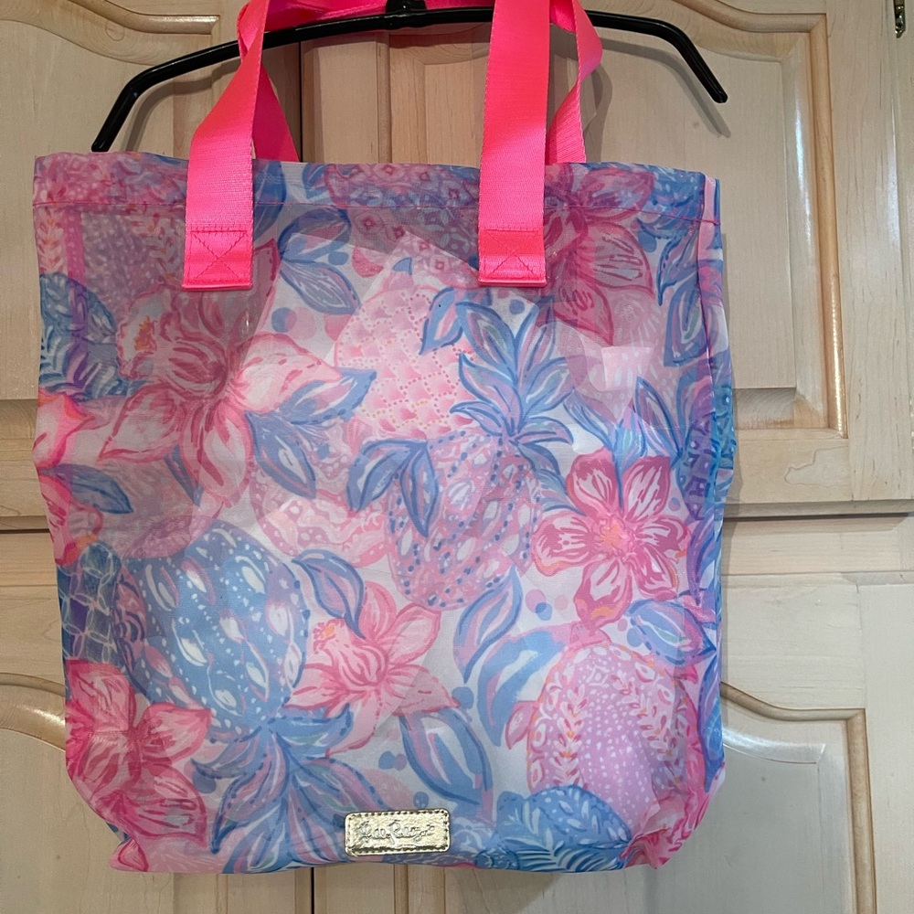 NWOT Lilly Pulitzer mesh tote. Perfect for the beach or shopping!🛍️